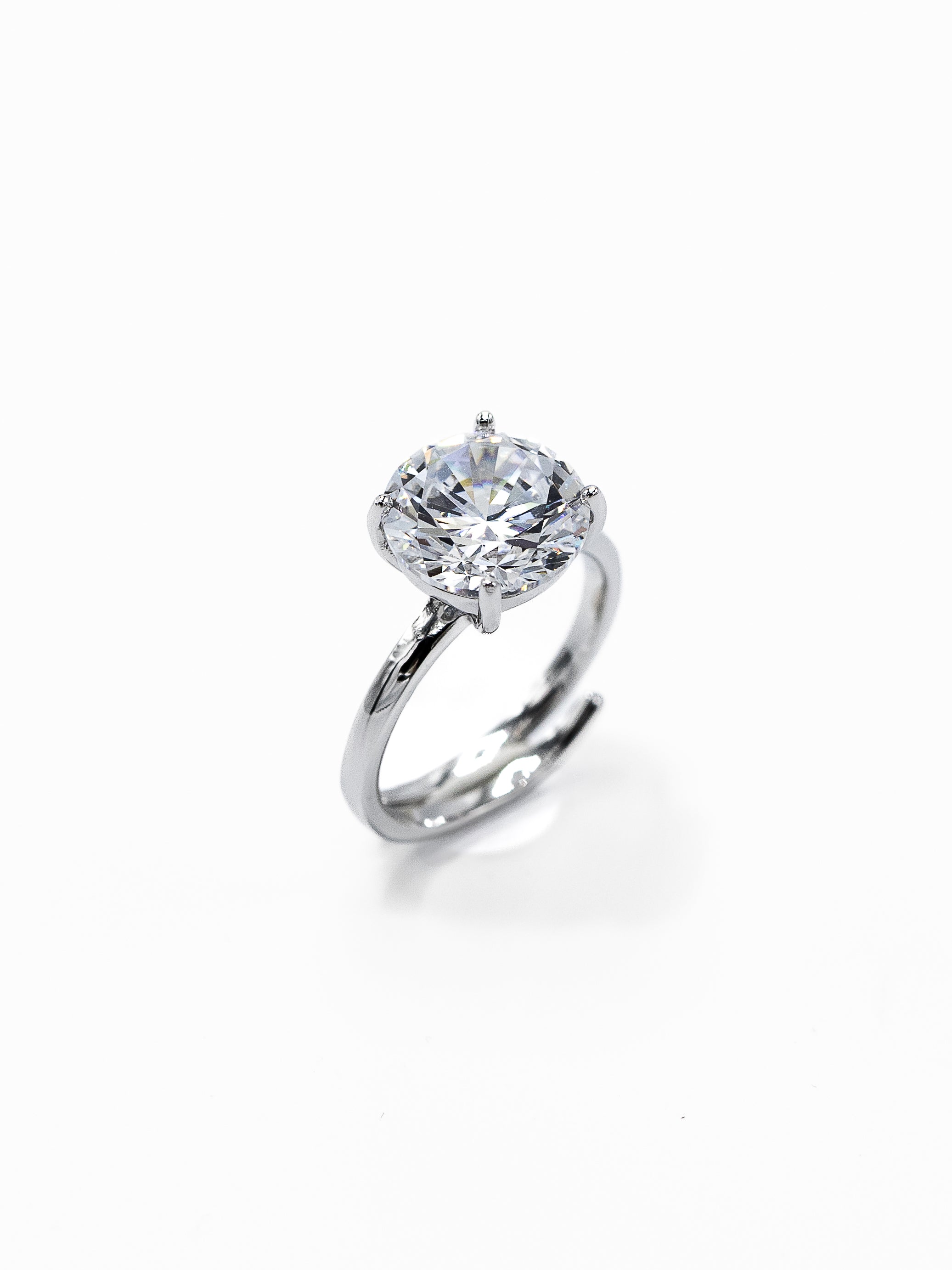 ANELLO IL GIOVANE STAGISTA SI